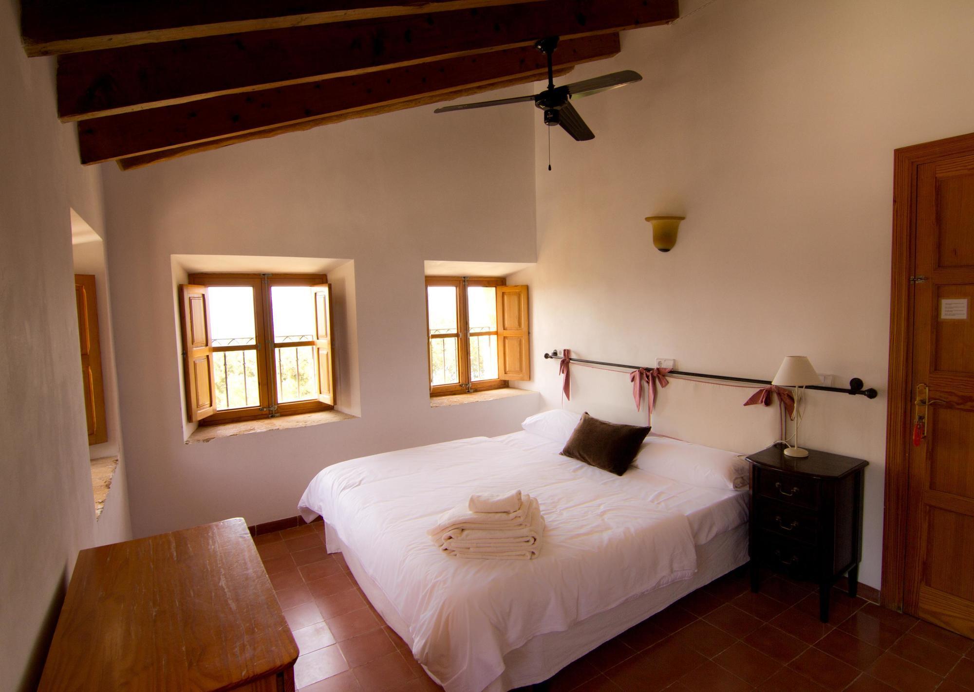 Petit Hotel Hostatgeria La Victoria อัลกูเดีย ภายนอก รูปภาพ