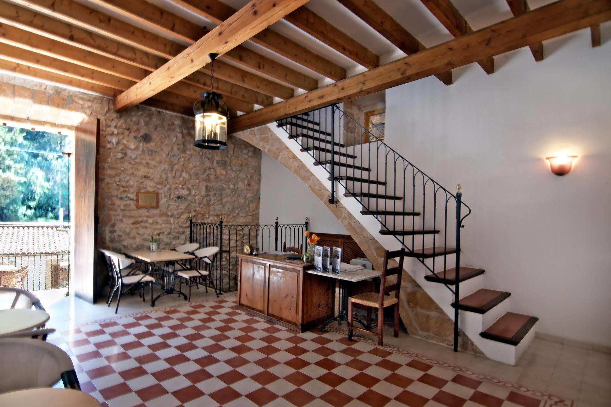 Petit Hotel Hostatgeria La Victoria อัลกูเดีย ภายนอก รูปภาพ