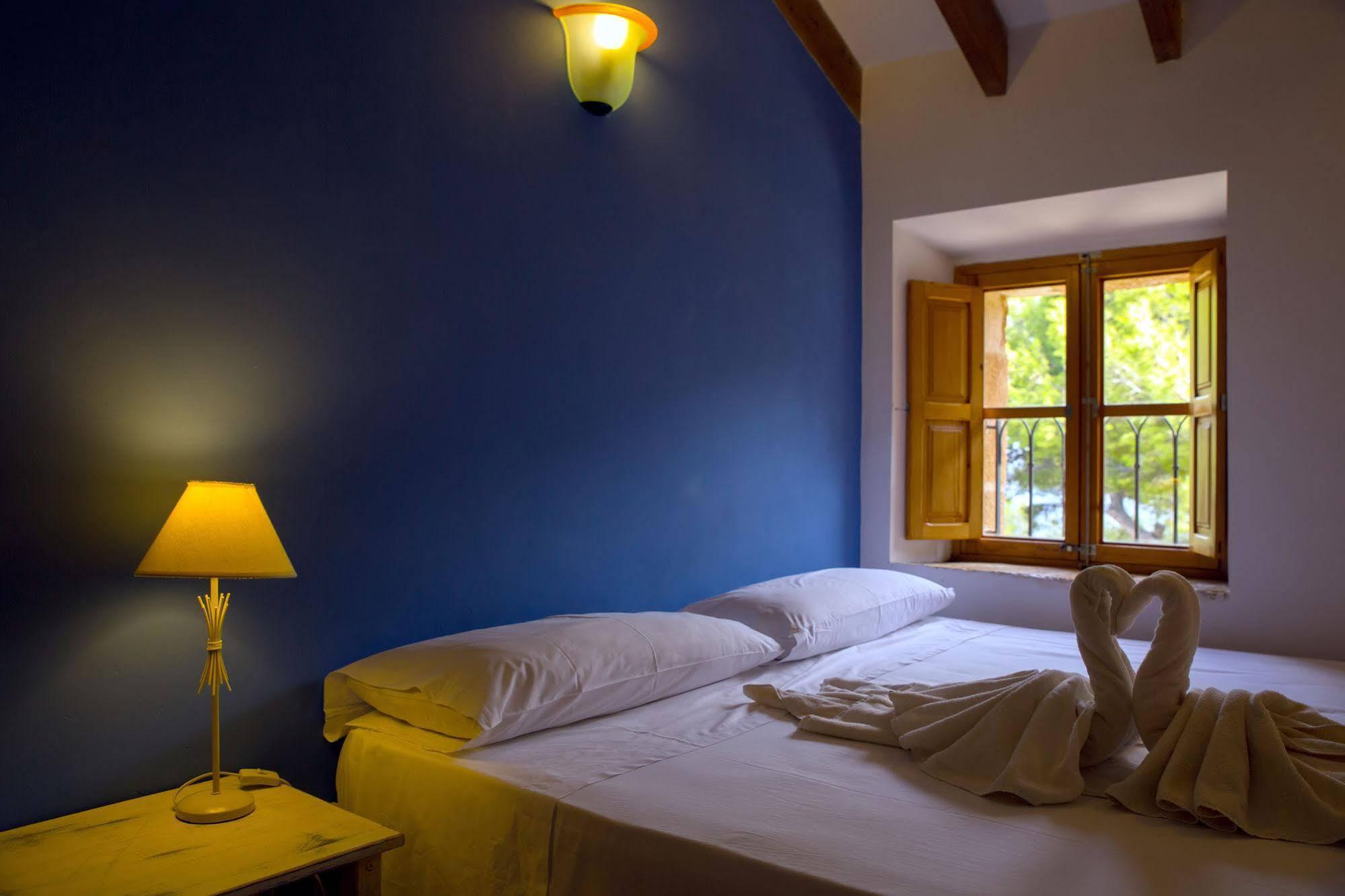 Petit Hotel Hostatgeria La Victoria อัลกูเดีย ภายนอก รูปภาพ